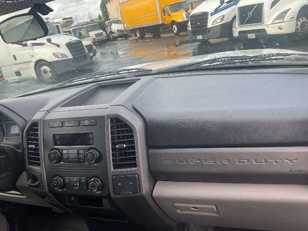 Medium Duty Box Truck-Light and Medium Duty Trucks-Ford-2019-F450-Anaheim-CA-95,369\n\t\tmiles-$ 33,000 - Image 21