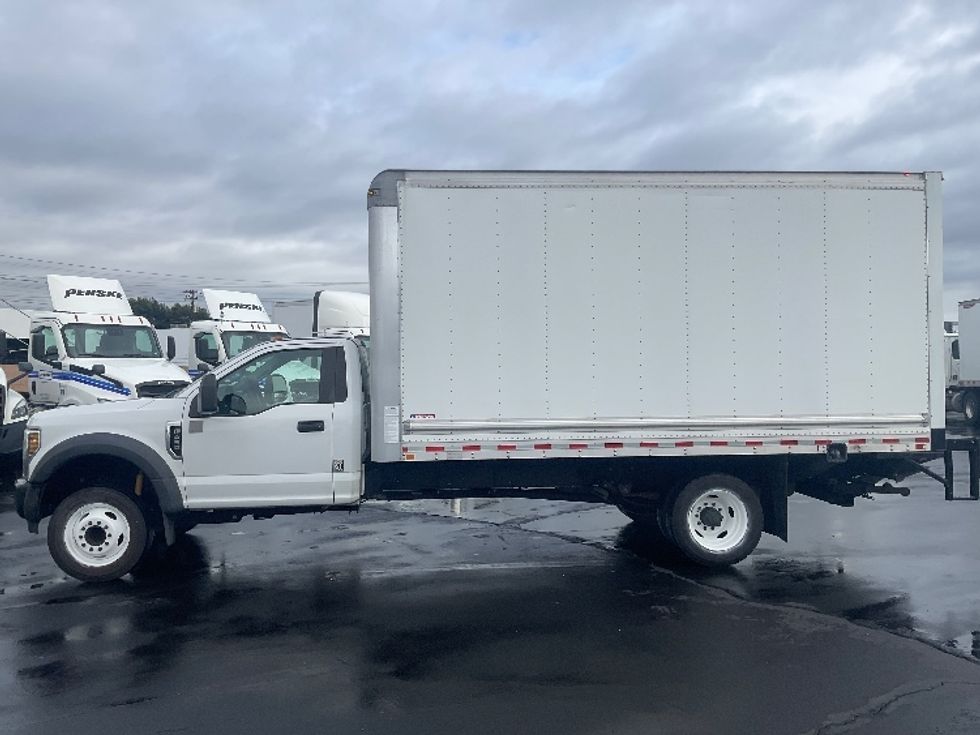 Medium Duty Box Truck-Light and Medium Duty Trucks-Ford-2019-F450-Anaheim-CA-95,369\n\t\tmiles-$ 33,000 - Image 4