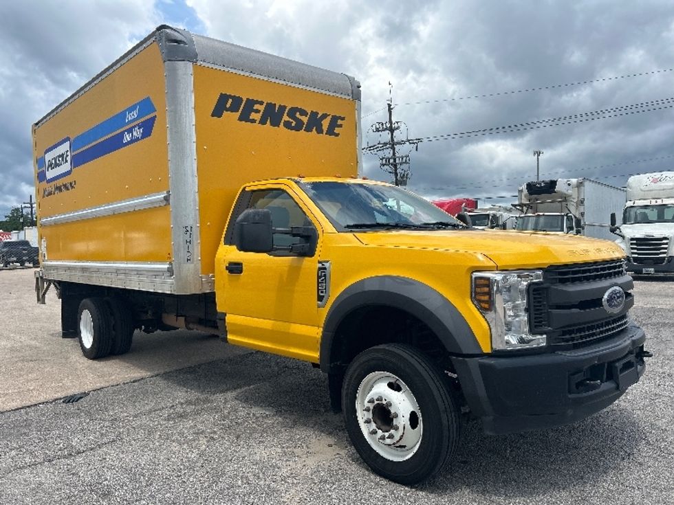 Medium Duty Box Truck-Light and Medium Duty Trucks-Ford-2019-F450-Beaumont-TX-89,199\n\t\tmiles-$ 41,000 - Image 1