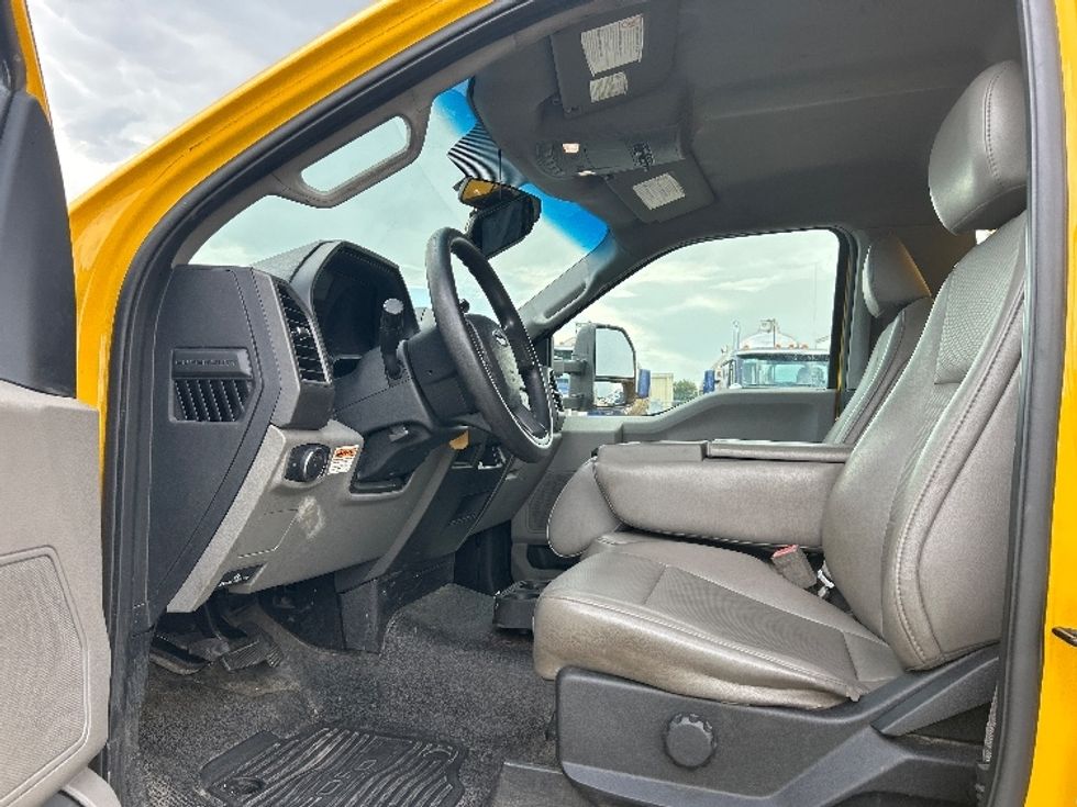 Medium Duty Box Truck-Light and Medium Duty Trucks-Ford-2019-F450-Beaumont-TX-89,199\n\t\tmiles-$ 41,000 - Image 16