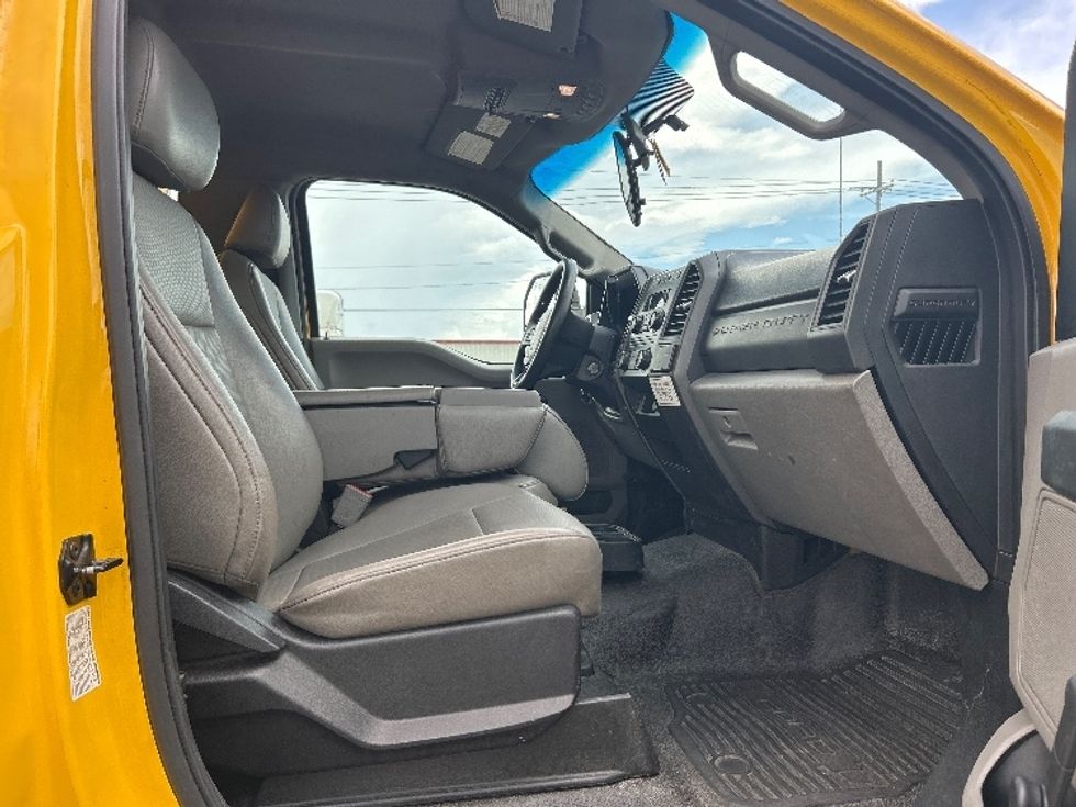 Medium Duty Box Truck-Light and Medium Duty Trucks-Ford-2019-F450-Beaumont-TX-89,199\n\t\tmiles-$ 41,000 - Image 17