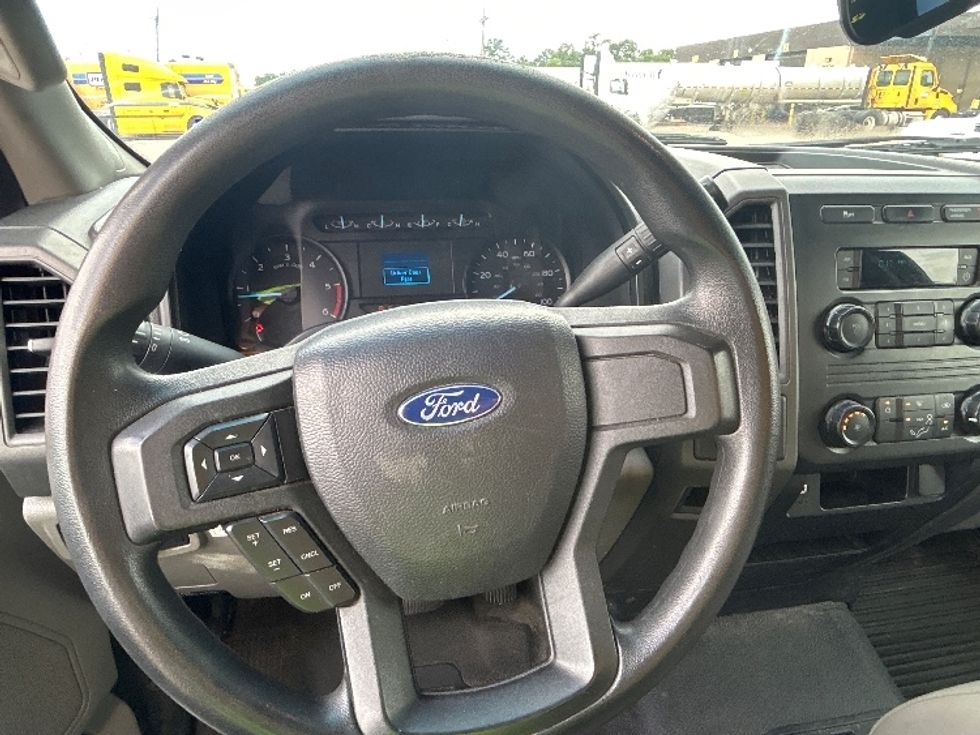 Medium Duty Box Truck-Light and Medium Duty Trucks-Ford-2019-F450-Beaumont-TX-89,199\n\t\tmiles-$ 41,000 - Image 19