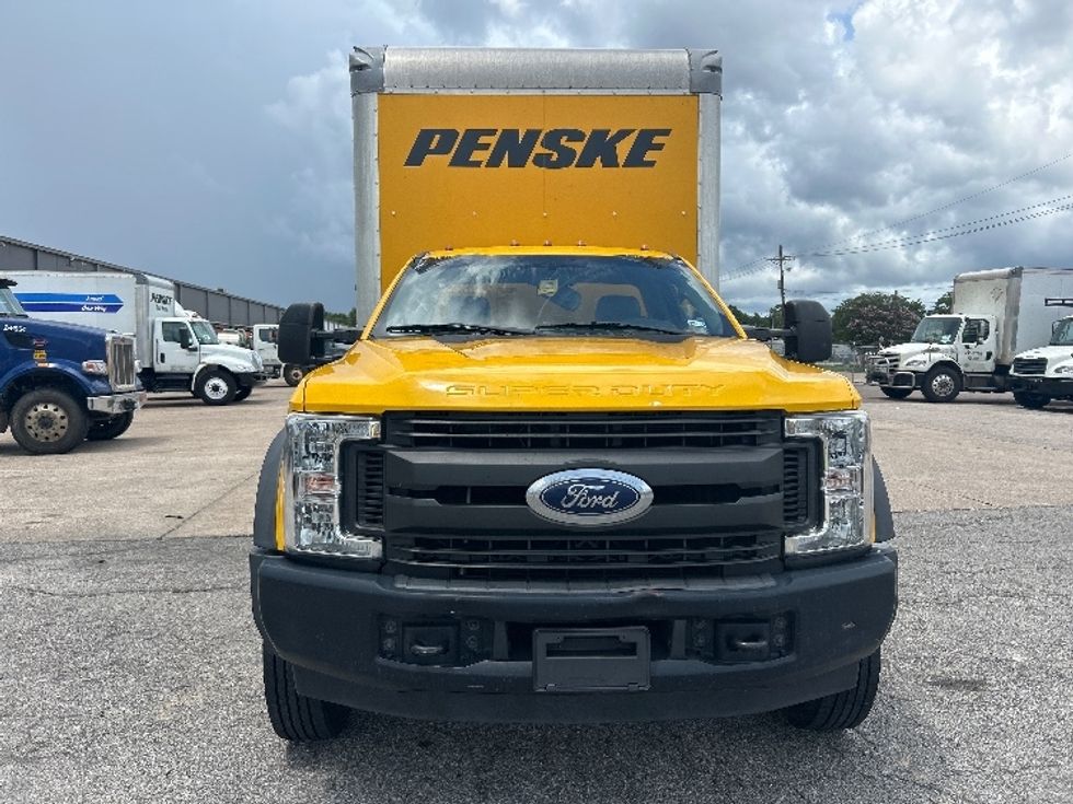 Medium Duty Box Truck-Light and Medium Duty Trucks-Ford-2019-F450-Beaumont-TX-89,199\n\t\tmiles-$ 41,000 - Image 2