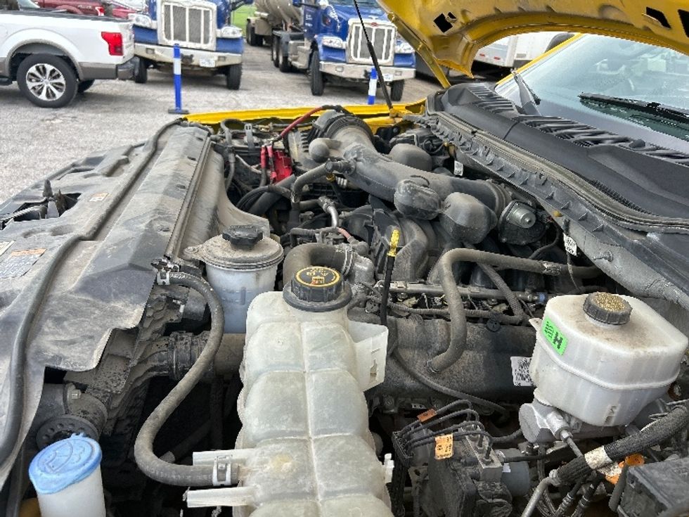 Medium Duty Box Truck-Light and Medium Duty Trucks-Ford-2019-F450-Beaumont-TX-89,199\n\t\tmiles-$ 41,000 - Image 24