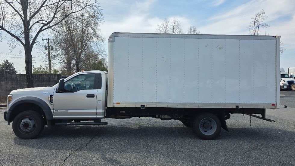 Medium Duty Box Truck-Light and Medium Duty Trucks-Ford-2019-F450-Concord-NC-199,831\n\t\tmiles-$ 23,500 - Image 4