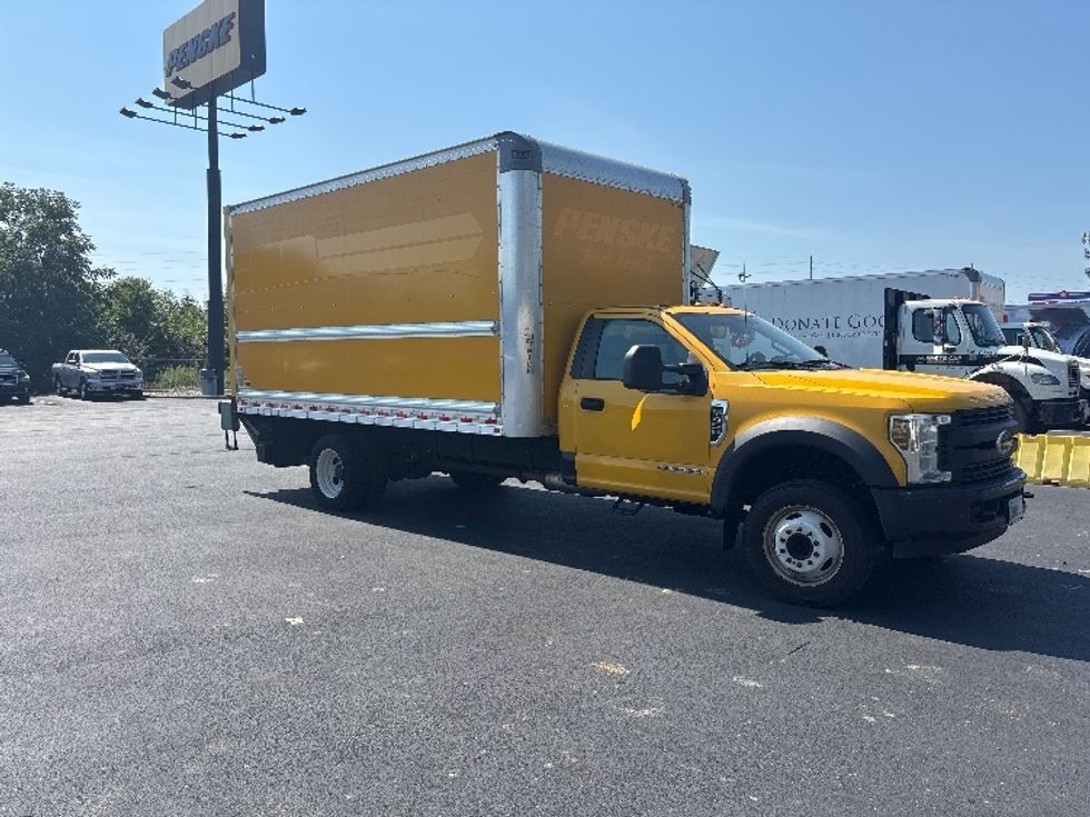 Medium Duty Box Truck-Light and Medium Duty Trucks-Ford-2019-F450-Indianapolis-IN-214,170\n\t\tmiles-$ 18,500 - Image 1