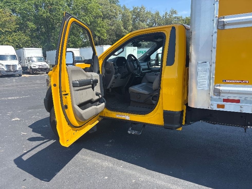 Medium Duty Box Truck-Light and Medium Duty Trucks-Ford-2019-F450-Indianapolis-IN-214,170\n\t\tmiles-$ 18,500 - Image 16