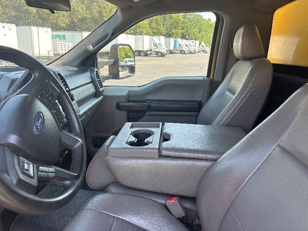 Medium Duty Box Truck-Light and Medium Duty Trucks-Ford-2019-F450-Indianapolis-IN-214,170\n\t\tmiles-$ 18,500 - Image 19