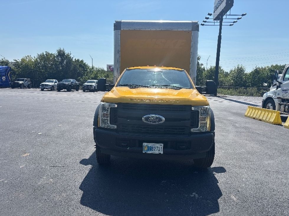 Medium Duty Box Truck-Light and Medium Duty Trucks-Ford-2019-F450-Indianapolis-IN-214,170\n\t\tmiles-$ 18,500 - Image 2
