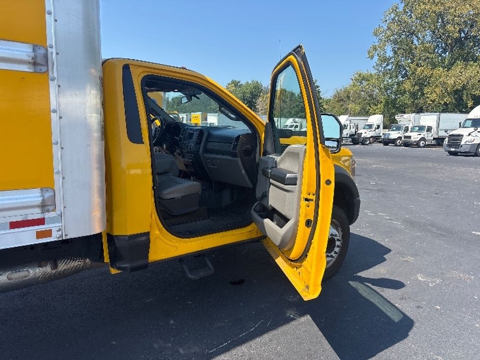 Medium Duty Box Truck-Light and Medium Duty Trucks-Ford-2019-F450-Indianapolis-IN-214,170\n\t\tmiles-$ 18,500 - Image 20