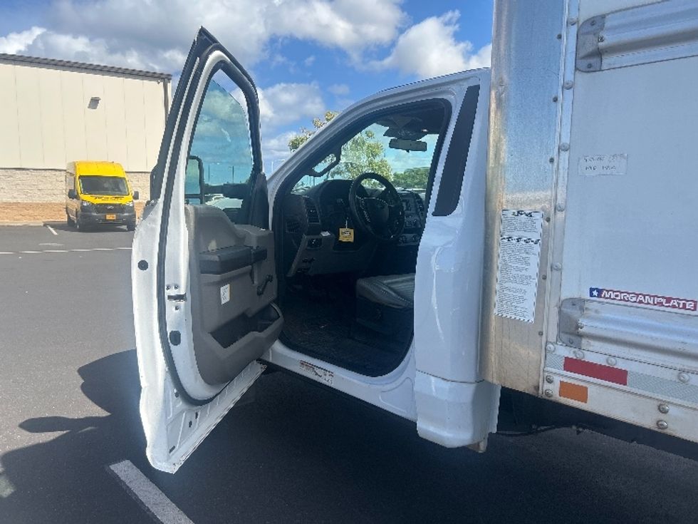 Medium Duty Box Truck-Light and Medium Duty Trucks-Ford-2019-F450-Kapolei-HI-83,858\n\t\tmiles-$ 35,000 - Image 16