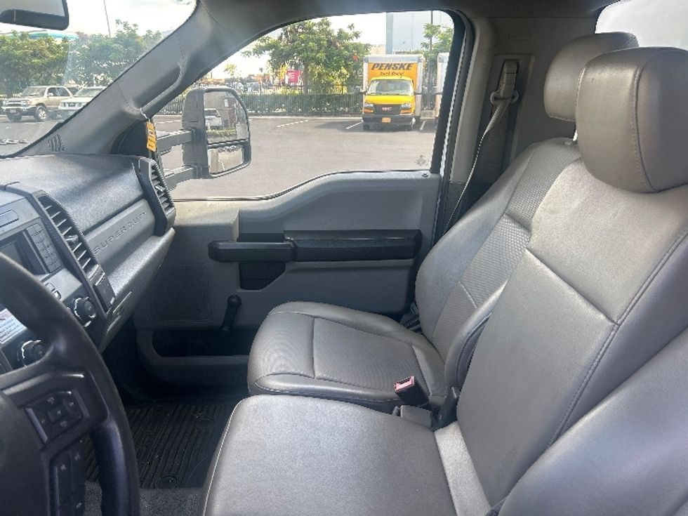 Medium Duty Box Truck-Light and Medium Duty Trucks-Ford-2019-F450-Kapolei-HI-83,858\n\t\tmiles-$ 35,000 - Image 19
