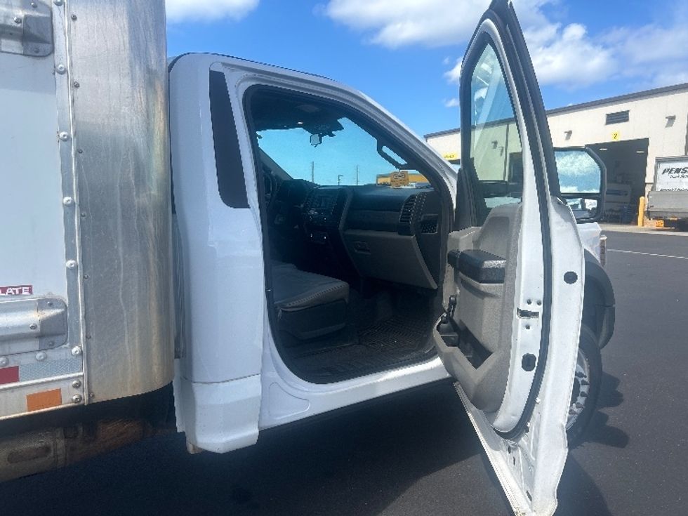 Medium Duty Box Truck-Light and Medium Duty Trucks-Ford-2019-F450-Kapolei-HI-83,858\n\t\tmiles-$ 35,000 - Image 20