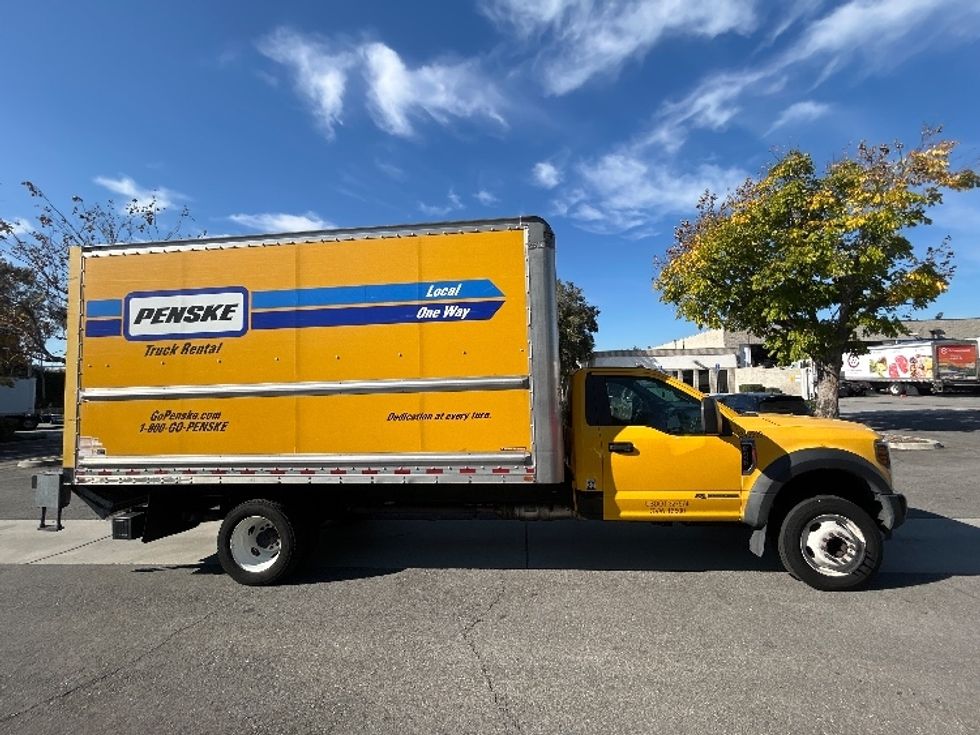 Medium Duty Box Truck-Light and Medium Duty Trucks-Ford-2019-F450-Torrance-CA-111,432\n\t\tmiles-$ 34,500 - Image 15