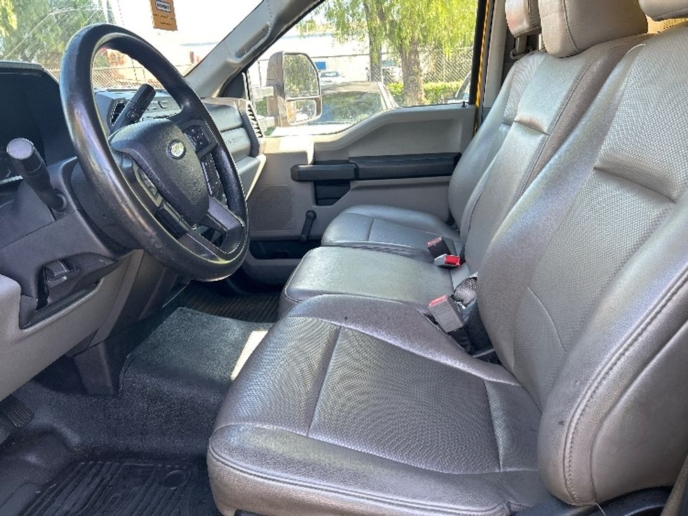 Medium Duty Box Truck-Light and Medium Duty Trucks-Ford-2019-F450-Torrance-CA-111,432\n\t\tmiles-$ 34,500 - Image 19