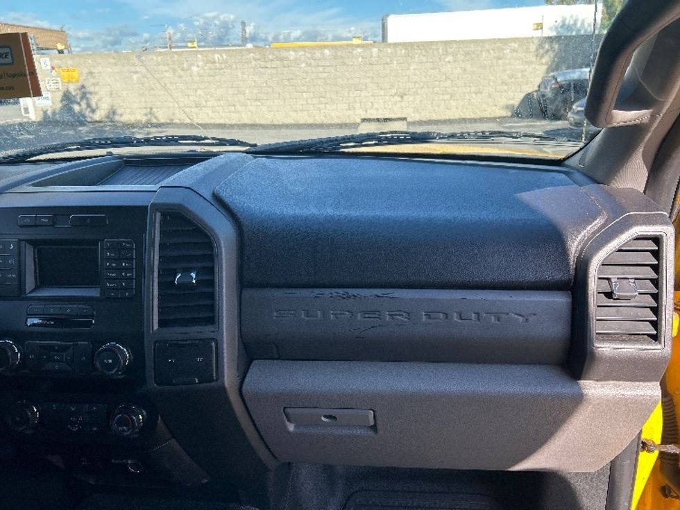 Medium Duty Box Truck-Light and Medium Duty Trucks-Ford-2019-F450-Torrance-CA-111,432\n\t\tmiles-$ 34,500 - Image 21