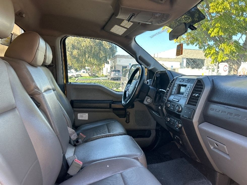 Medium Duty Box Truck-Light and Medium Duty Trucks-Ford-2019-F450-Torrance-CA-111,432\n\t\tmiles-$ 34,500 - Image 22