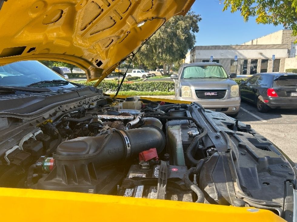 Medium Duty Box Truck-Light and Medium Duty Trucks-Ford-2019-F450-Torrance-CA-111,432\n\t\tmiles-$ 34,500 - Image 23