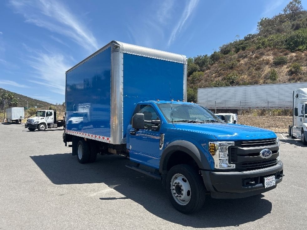Medium Duty Box Truck-Light and Medium Duty Trucks-Ford-2019-F450-Torrance-CA-84,186\n\t\tmiles-$ 32,000 - Image 1