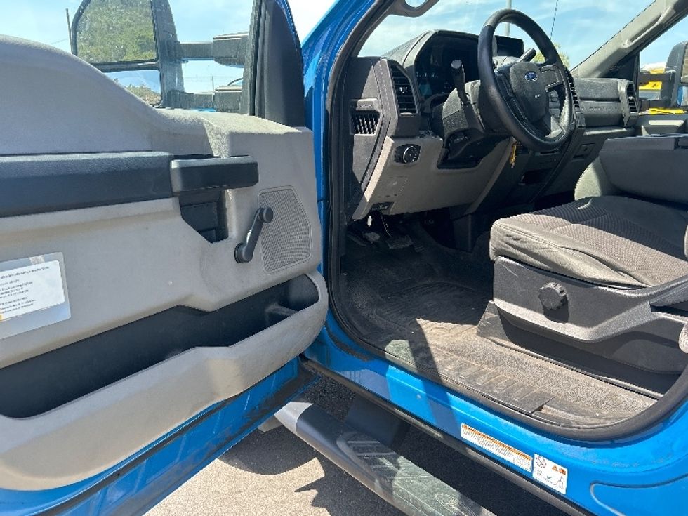 Medium Duty Box Truck-Light and Medium Duty Trucks-Ford-2019-F450-Torrance-CA-84,186\n\t\tmiles-$ 32,000 - Image 16