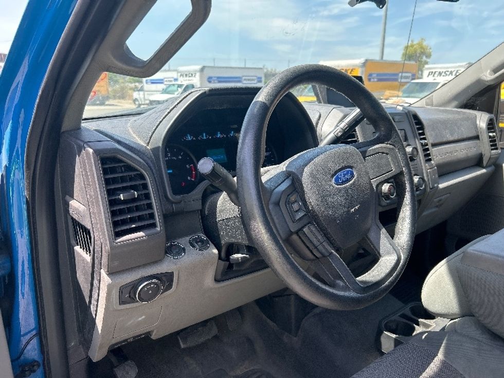 Medium Duty Box Truck-Light and Medium Duty Trucks-Ford-2019-F450-Torrance-CA-84,186\n\t\tmiles-$ 32,000 - Image 17