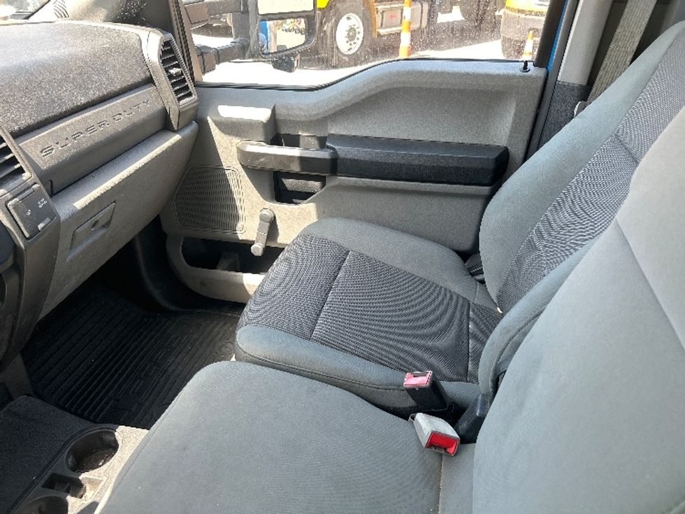 Medium Duty Box Truck-Light and Medium Duty Trucks-Ford-2019-F450-Torrance-CA-84,186\n\t\tmiles-$ 32,000 - Image 19