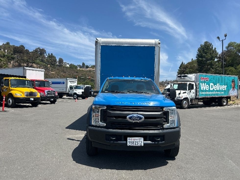 Medium Duty Box Truck-Light and Medium Duty Trucks-Ford-2019-F450-Torrance-CA-84,186\n\t\tmiles-$ 32,000 - Image 2