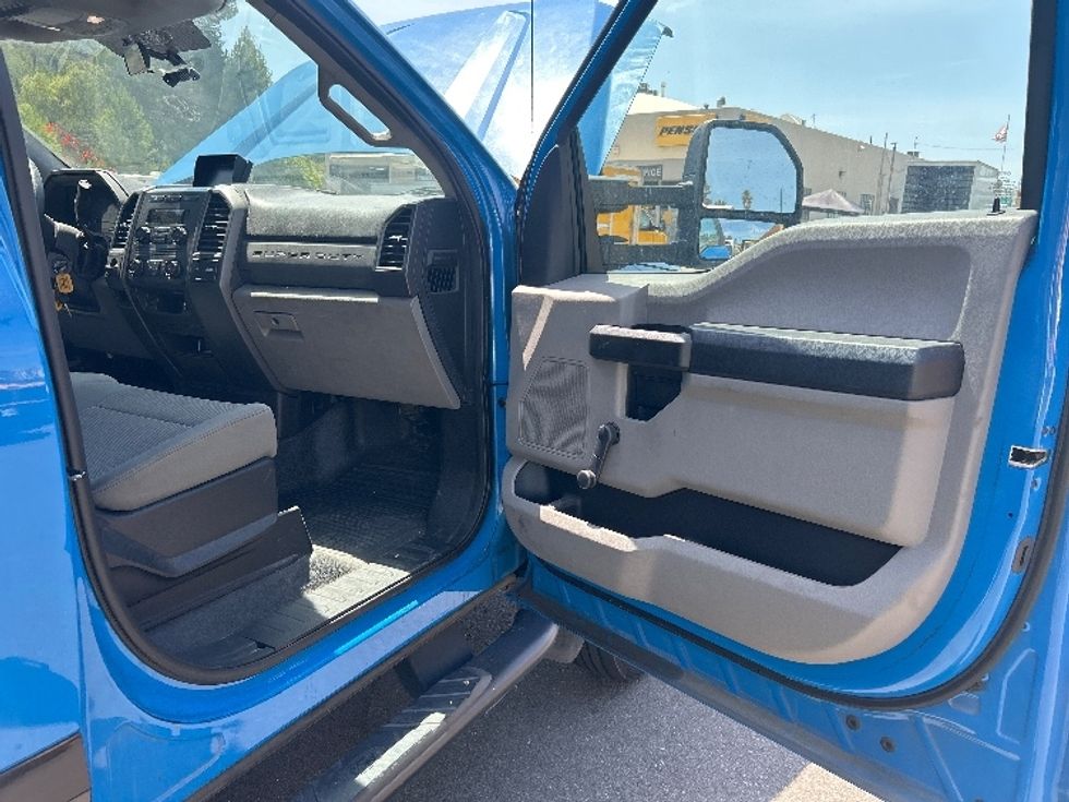 Medium Duty Box Truck-Light and Medium Duty Trucks-Ford-2019-F450-Torrance-CA-84,186\n\t\tmiles-$ 32,000 - Image 20