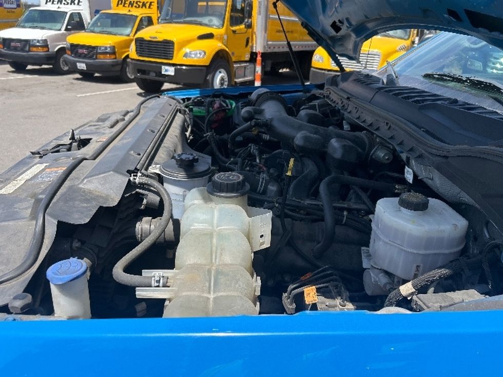 Medium Duty Box Truck-Light and Medium Duty Trucks-Ford-2019-F450-Torrance-CA-84,186\n\t\tmiles-$ 32,000 - Image 24