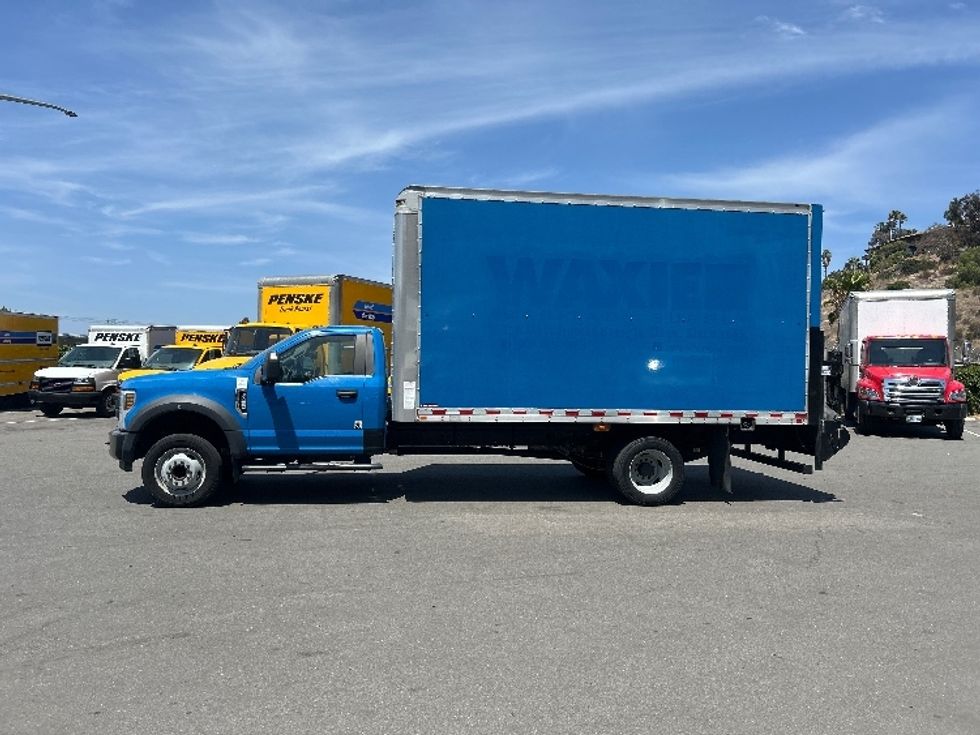 Medium Duty Box Truck-Light and Medium Duty Trucks-Ford-2019-F450-Torrance-CA-84,186\n\t\tmiles-$ 32,000 - Image 4