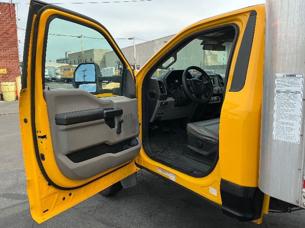 Medium Duty Box Truck-Light and Medium Duty Trucks-Ford-2019-F450-Torrance-CA-89,780\n\t\tmiles-$ 36,750 - Image 16