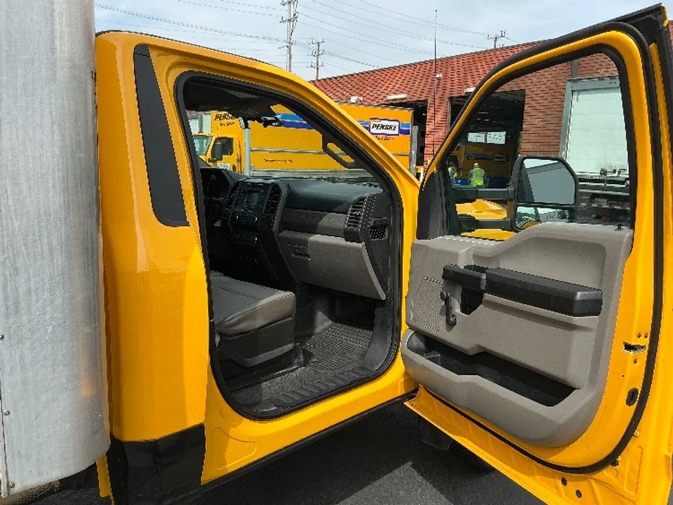 Medium Duty Box Truck-Light and Medium Duty Trucks-Ford-2019-F450-Torrance-CA-89,780\n\t\tmiles-$ 36,750 - Image 20