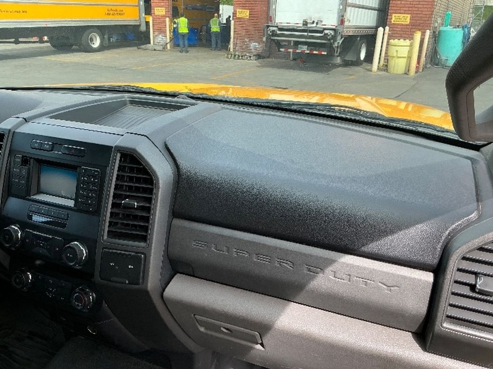 Medium Duty Box Truck-Light and Medium Duty Trucks-Ford-2019-F450-Torrance-CA-89,780\n\t\tmiles-$ 36,750 - Image 21