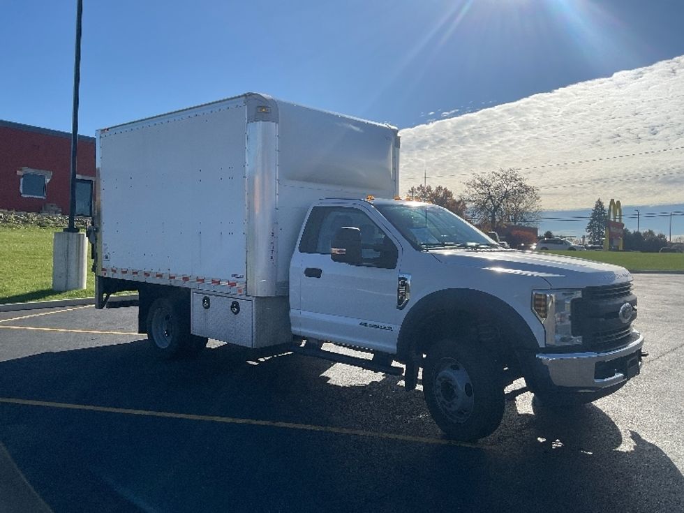 Medium Duty Box Truck-Light and Medium Duty Trucks-Ford-2019-F550-Akron-OH-167,400\n\t\tmiles-$ 29,500 - Image 1