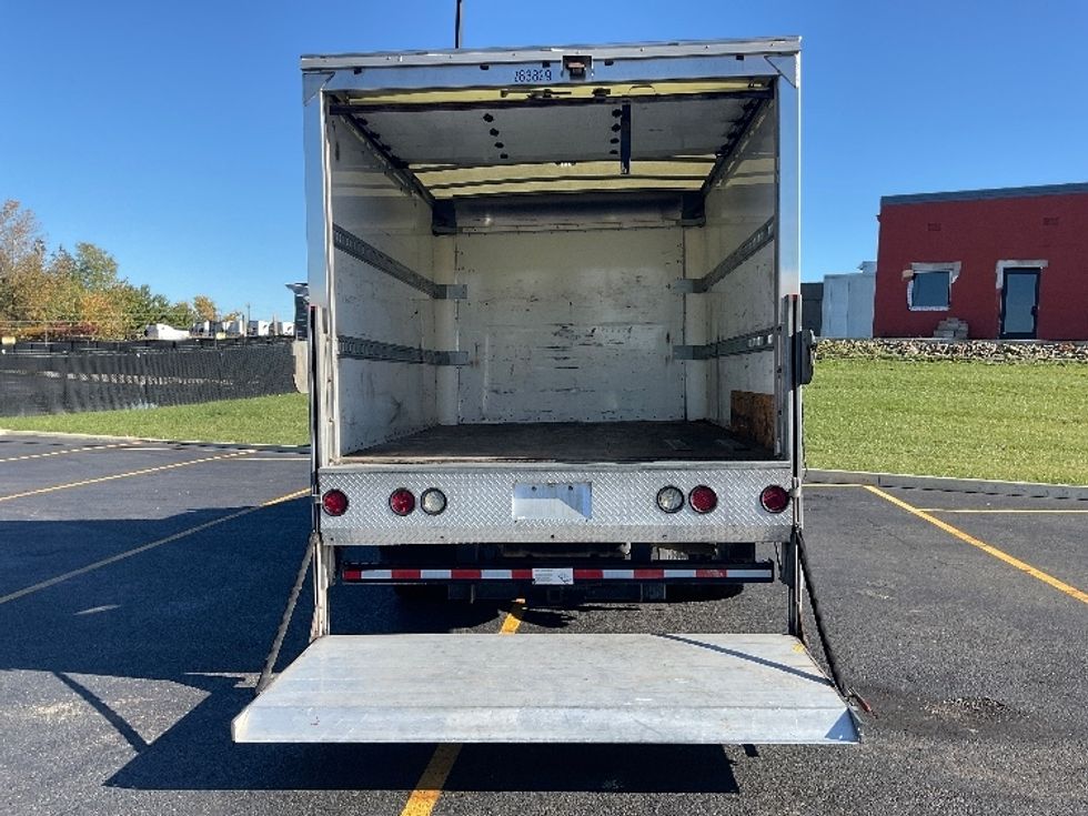 Medium Duty Box Truck-Light and Medium Duty Trucks-Ford-2019-F550-Akron-OH-167,400\n\t\tmiles-$ 29,500 - Image 11