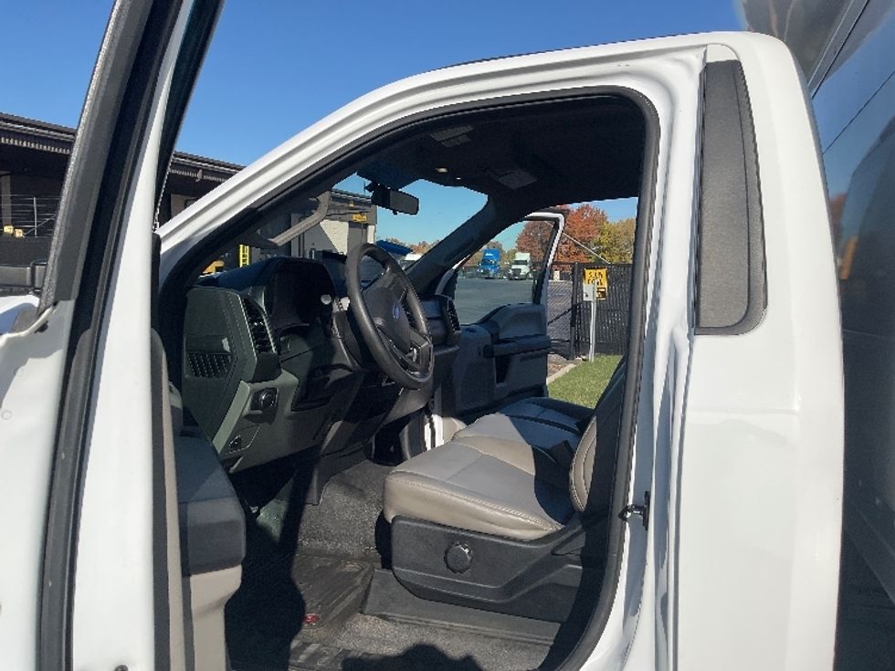 Medium Duty Box Truck-Light and Medium Duty Trucks-Ford-2019-F550-Akron-OH-167,400\n\t\tmiles-$ 29,500 - Image 16