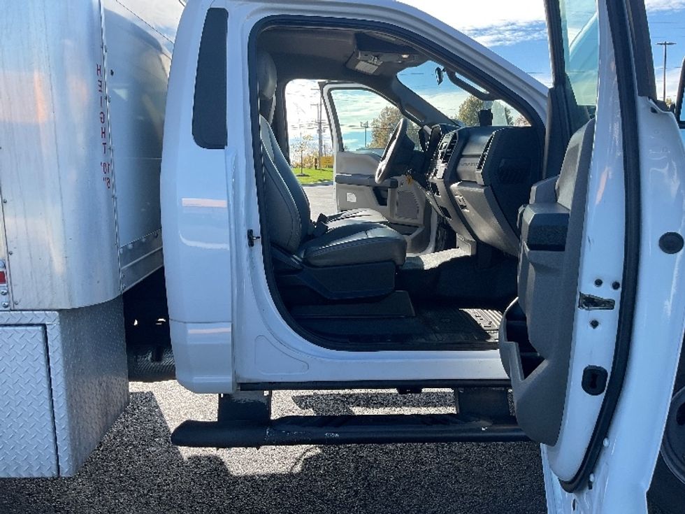 Medium Duty Box Truck-Light and Medium Duty Trucks-Ford-2019-F550-Akron-OH-167,400\n\t\tmiles-$ 29,500 - Image 17