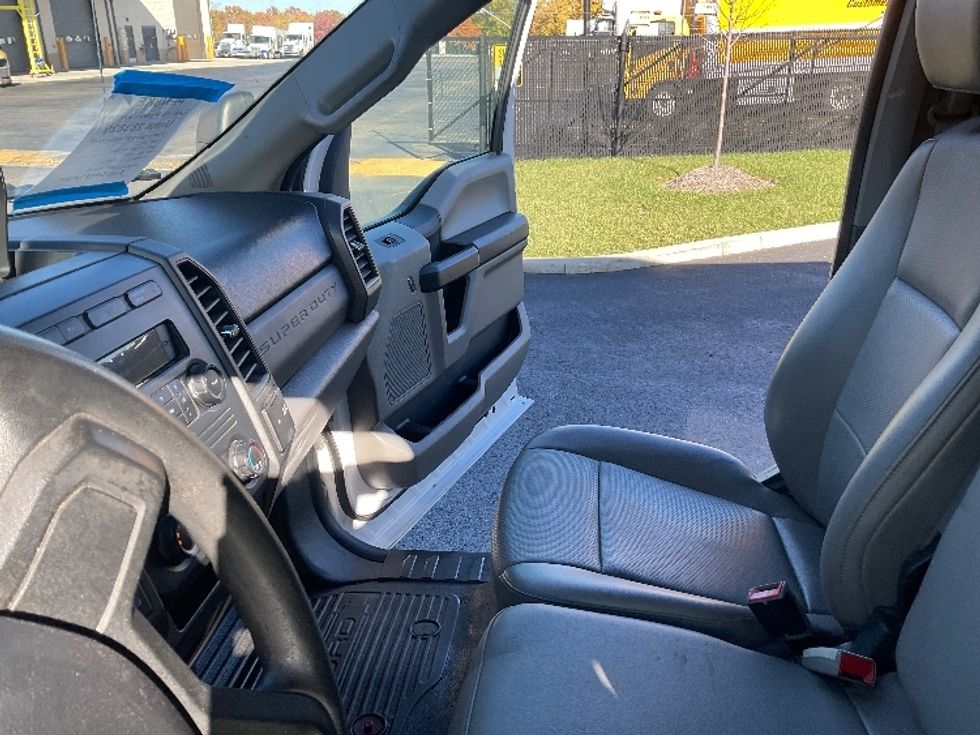 Medium Duty Box Truck-Light and Medium Duty Trucks-Ford-2019-F550-Akron-OH-167,400\n\t\tmiles-$ 29,500 - Image 20