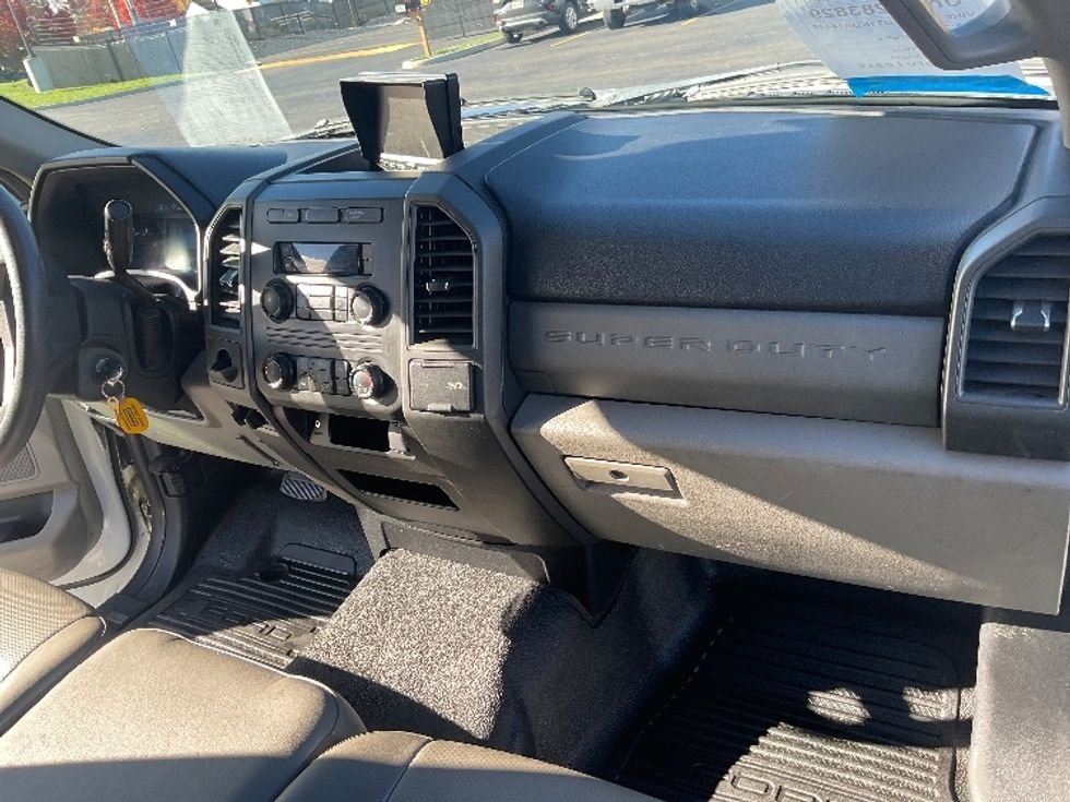 Medium Duty Box Truck-Light and Medium Duty Trucks-Ford-2019-F550-Akron-OH-167,400\n\t\tmiles-$ 29,500 - Image 21