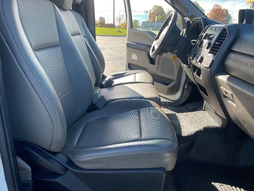 Medium Duty Box Truck-Light and Medium Duty Trucks-Ford-2019-F550-Akron-OH-167,400\n\t\tmiles-$ 29,500 - Image 22