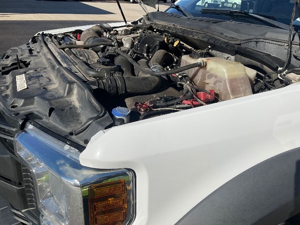 Medium Duty Box Truck-Light and Medium Duty Trucks-Ford-2019-F550-Akron-OH-167,400\n\t\tmiles-$ 29,500 - Image 24