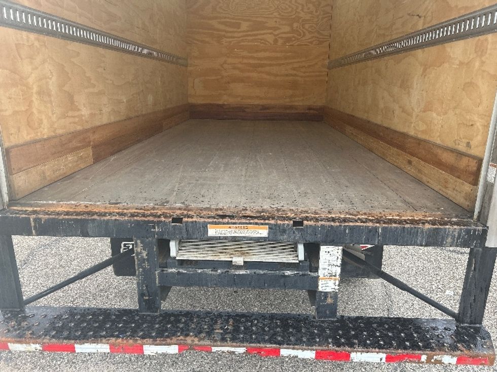 Medium Duty Box Truck-Light and Medium Duty Trucks-Ford-2019-F550-Lansing-MI-81,568\n\t\tmiles-$ 36,000 - Image 10