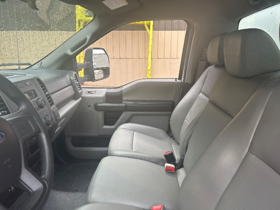Medium Duty Box Truck-Light and Medium Duty Trucks-Ford-2019-F550-Lansing-MI-81,568\n\t\tmiles-$ 36,000 - Image 15
