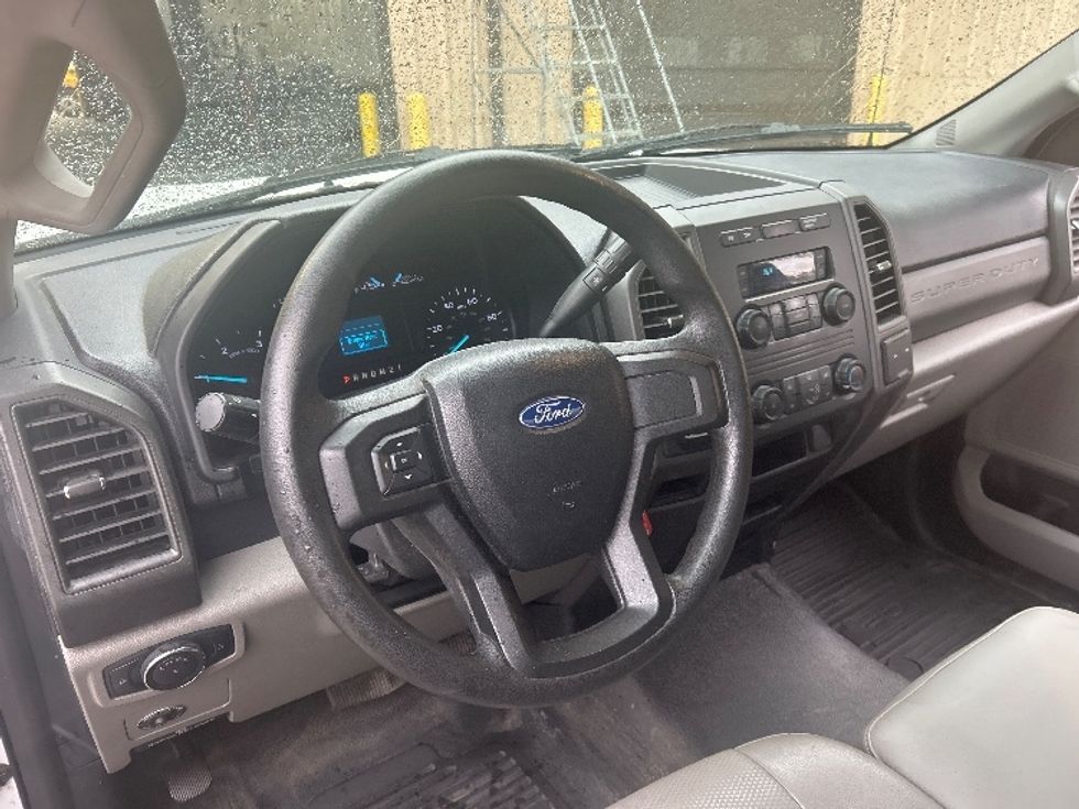 Medium Duty Box Truck-Light and Medium Duty Trucks-Ford-2019-F550-Lansing-MI-81,568\n\t\tmiles-$ 36,000 - Image 18