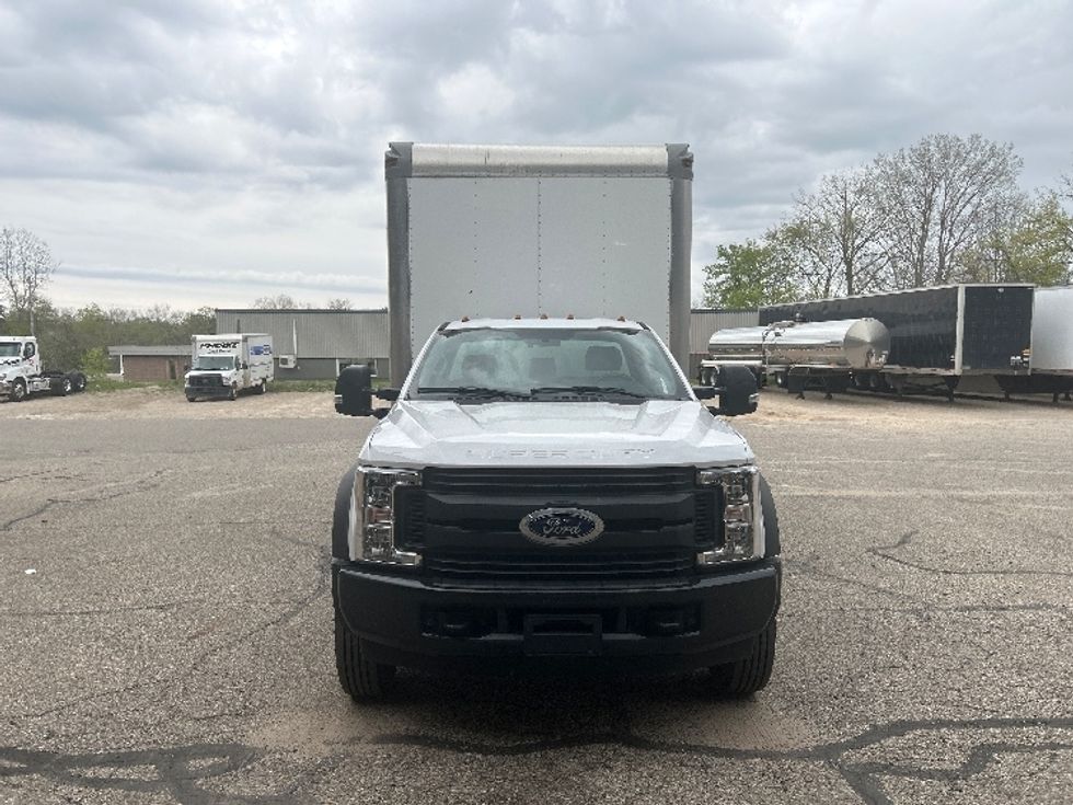 Medium Duty Box Truck-Light and Medium Duty Trucks-Ford-2019-F550-Lansing-MI-81,568\n\t\tmiles-$ 36,000 - Image 2