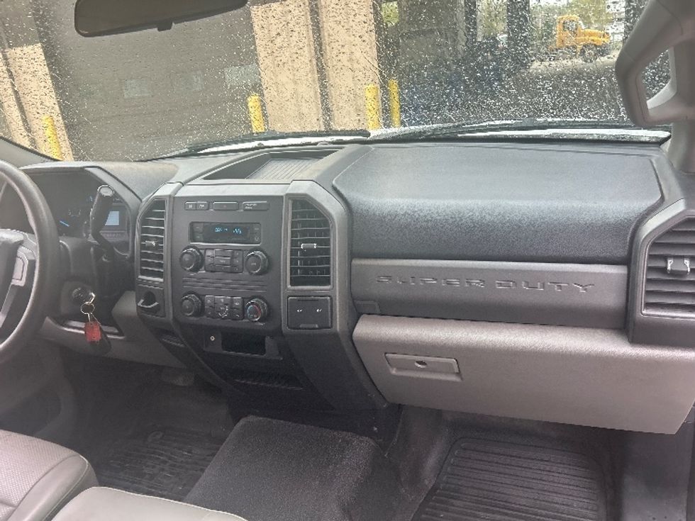 Medium Duty Box Truck-Light and Medium Duty Trucks-Ford-2019-F550-Lansing-MI-81,568\n\t\tmiles-$ 36,000 - Image 20
