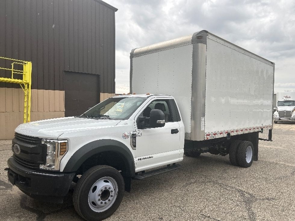 Medium Duty Box Truck-Light and Medium Duty Trucks-Ford-2019-F550-Lansing-MI-81,568\n\t\tmiles-$ 36,000 - Image 3