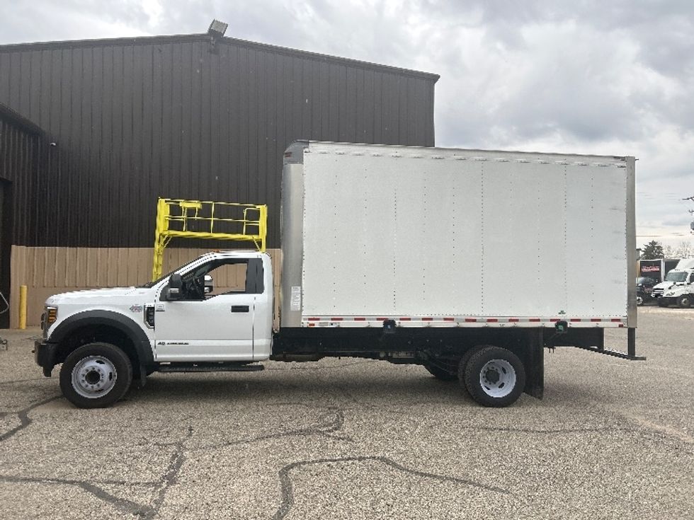 Medium Duty Box Truck-Light and Medium Duty Trucks-Ford-2019-F550-Lansing-MI-81,568\n\t\tmiles-$ 36,000 - Image 4