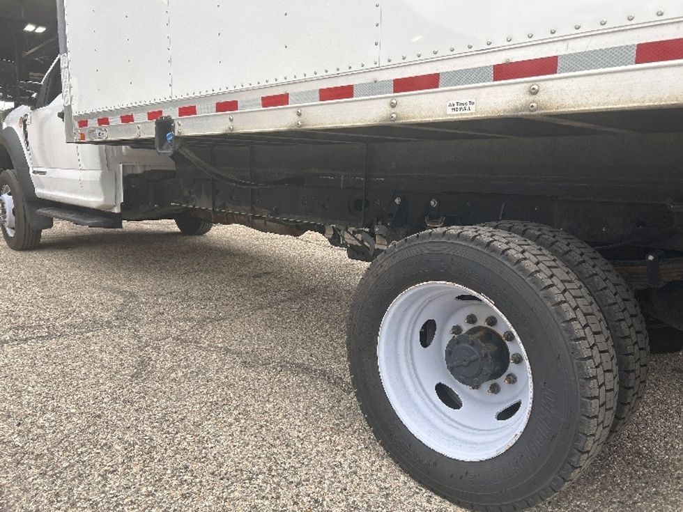 Medium Duty Box Truck-Light and Medium Duty Trucks-Ford-2019-F550-Lansing-MI-81,568\n\t\tmiles-$ 36,000 - Image 5