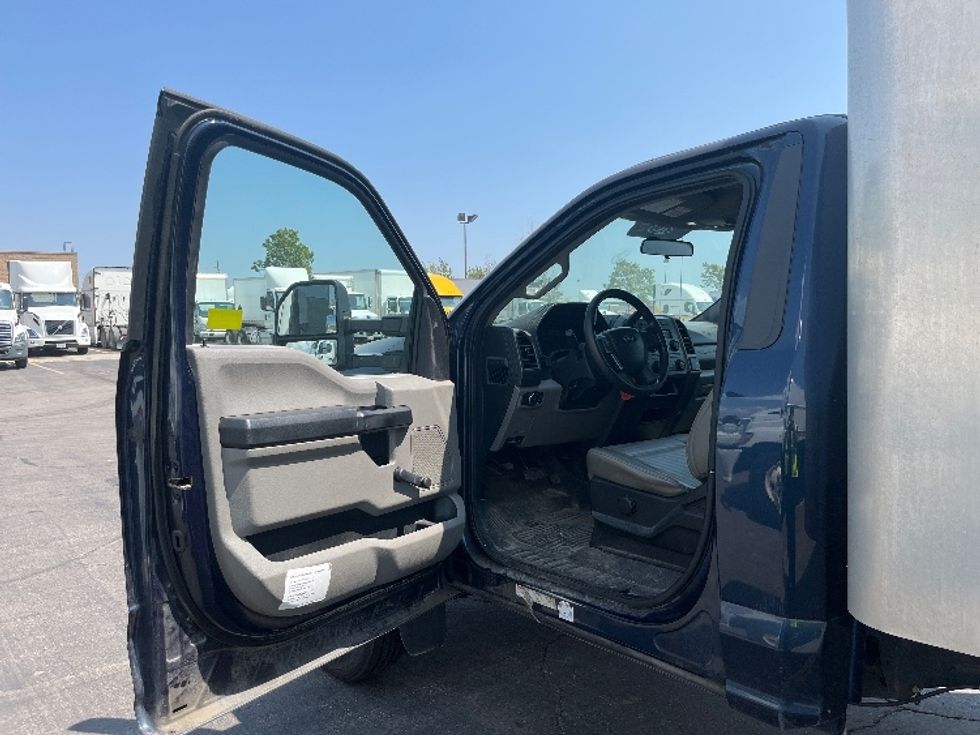 Medium Duty Box Truck-Light and Medium Duty Trucks-Ford-2019-F550-Mississauga-ON-194,514\n\t\tkm-$ 50,500 - Image 16